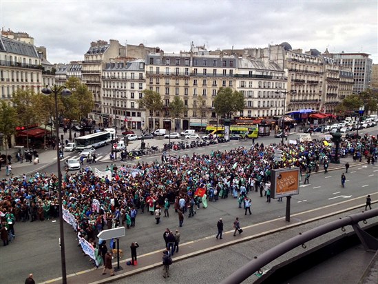French veterinary surgeons went on strike yesterday, and 10,000 marched on the streets of Paris in protest at Government plans to restrict their ability to supply certain farm animal antibiotics.